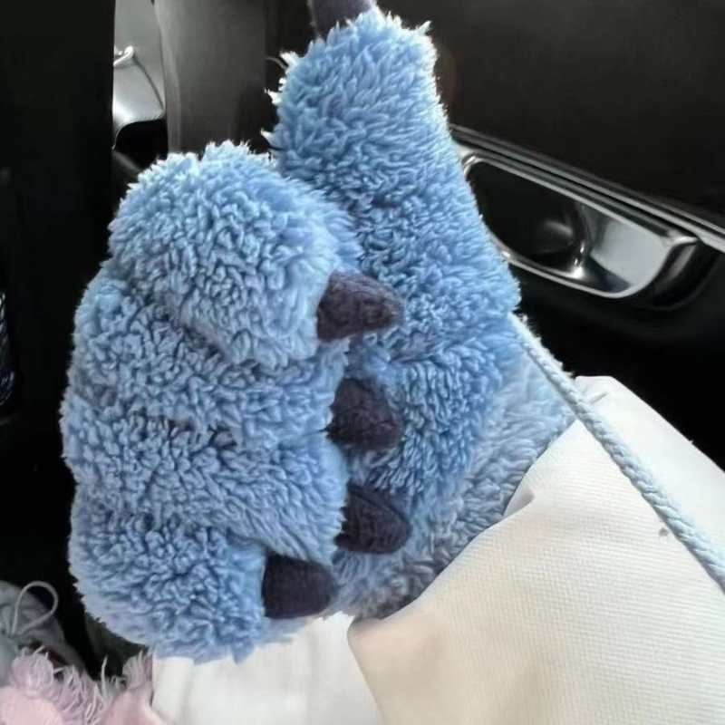 Stitch Furry Paw Gloves – Cute Disney-Inspired Star Plush Mittens