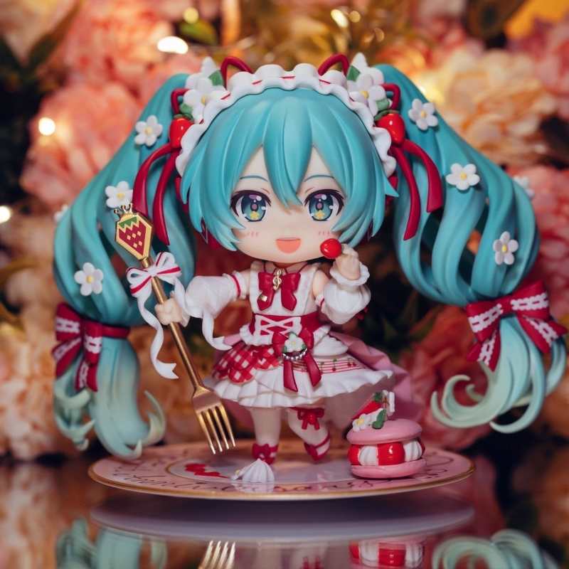 Strawberry Miku 1939 Cake Ver. Premium Nendoroid Figure – Hatsune Miku Desktop Collectible