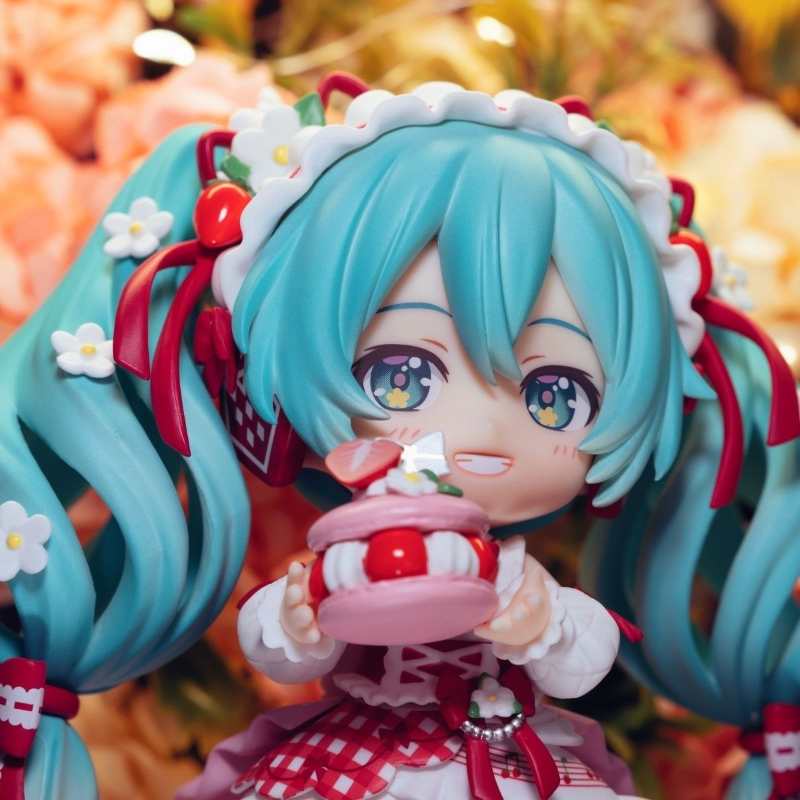 Strawberry Miku 1939 Cake Ver. Premium Nendoroid Figure – Hatsune Miku Desktop Collectible