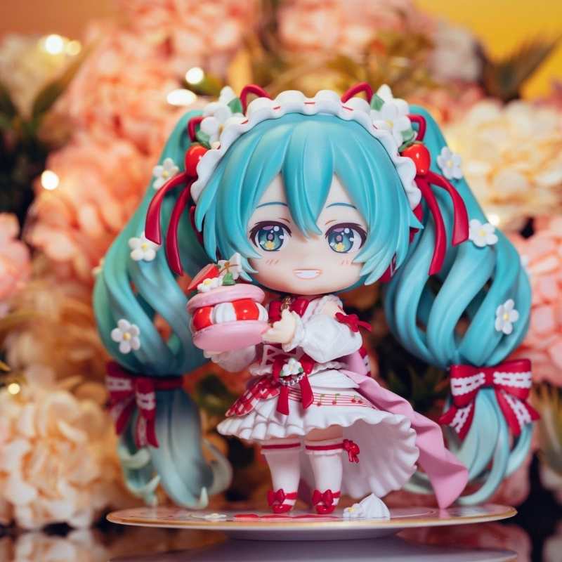 Strawberry Miku 1939 Cake Ver. Premium Nendoroid Figure – Hatsune Miku Desktop Collectible