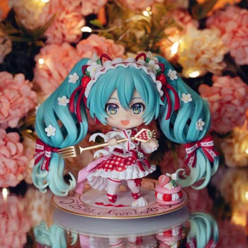 Strawberry Miku 1939 Cake Ver. Premium Nendoroid Figure – Hatsune Miku Desktop Collectible