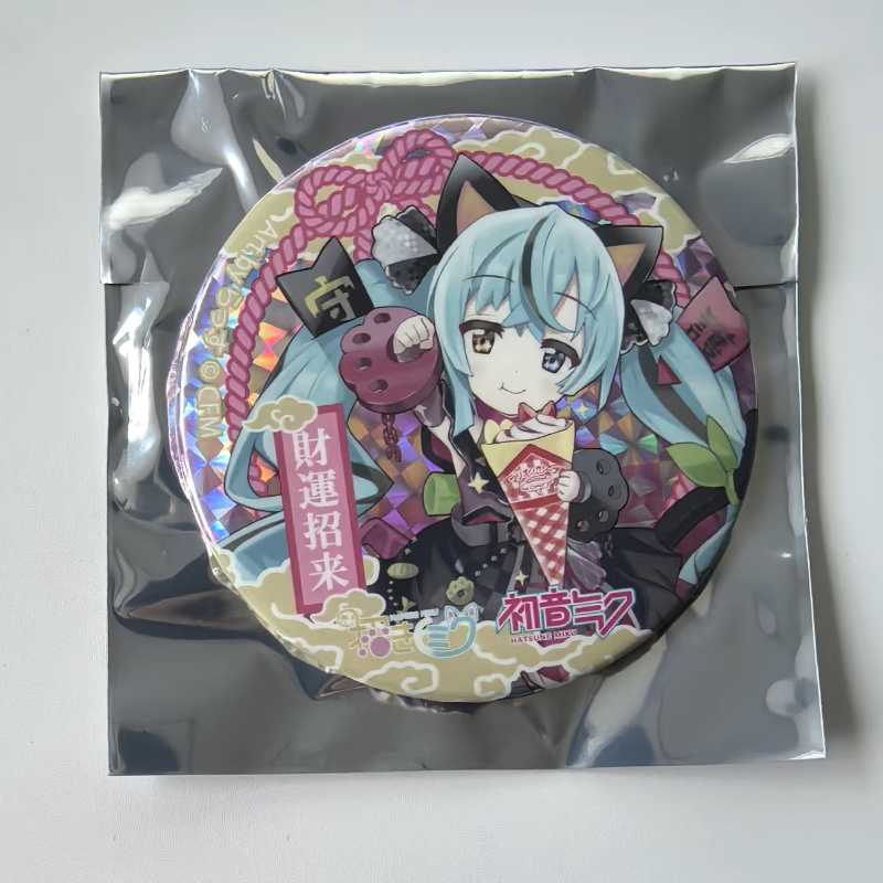 Hatsune Miku Lucky Cat Pin – Cute Chibi Miku Badge, Anime Collectible Keychain Gift