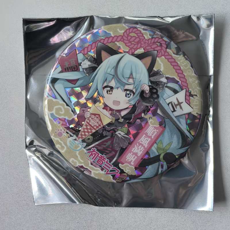 Hatsune Miku Lucky Cat Pin – Cute Chibi Miku Badge, Anime Collectible Keychain Gift