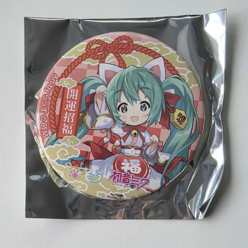 Hatsune Miku Lucky Cat Pin – Cute Chibi Miku Badge, Anime Collectible Keychain Gift