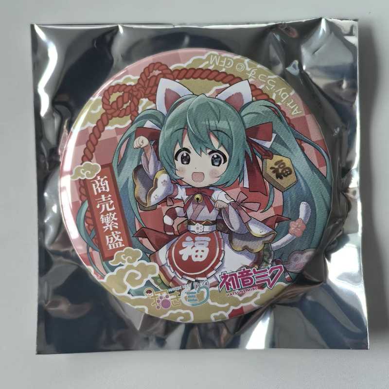 Hatsune Miku Lucky Cat Pin – Cute Chibi Miku Badge, Anime Collectible Keychain Gift