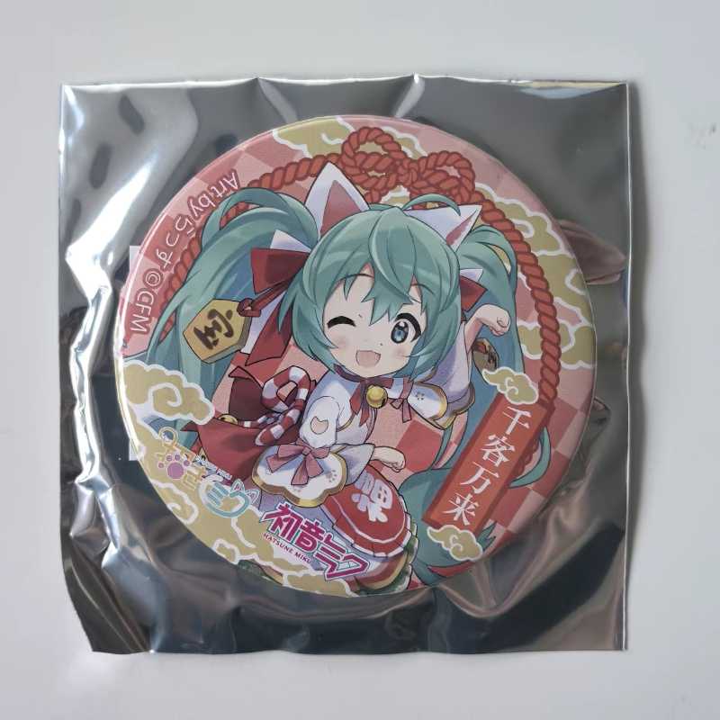 Hatsune Miku Lucky Cat Pin – Cute Chibi Miku Badge, Anime Collectible Keychain Gift